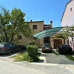 Woody Sea Apartment